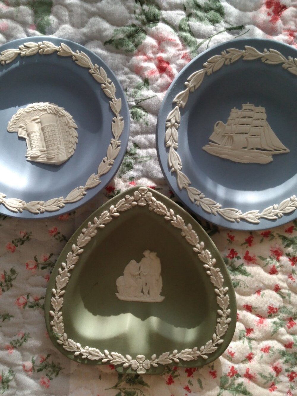 set of 3 wedgwood plates